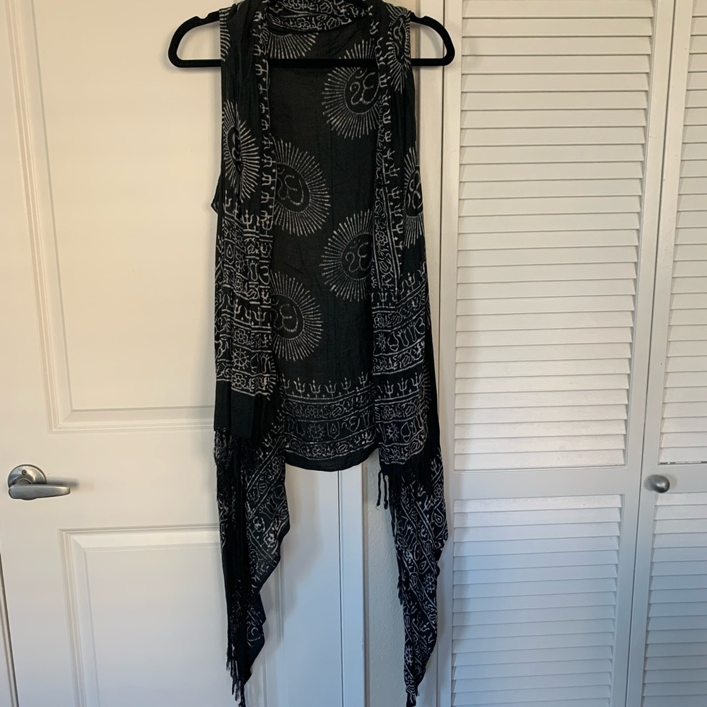 Boho Style Sleeveless Cardigan